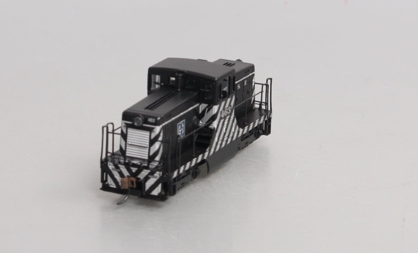 Bachmann 62208 HO Scale SF/Zebra Stripe 44-Ton Switcher #463 w/DCC