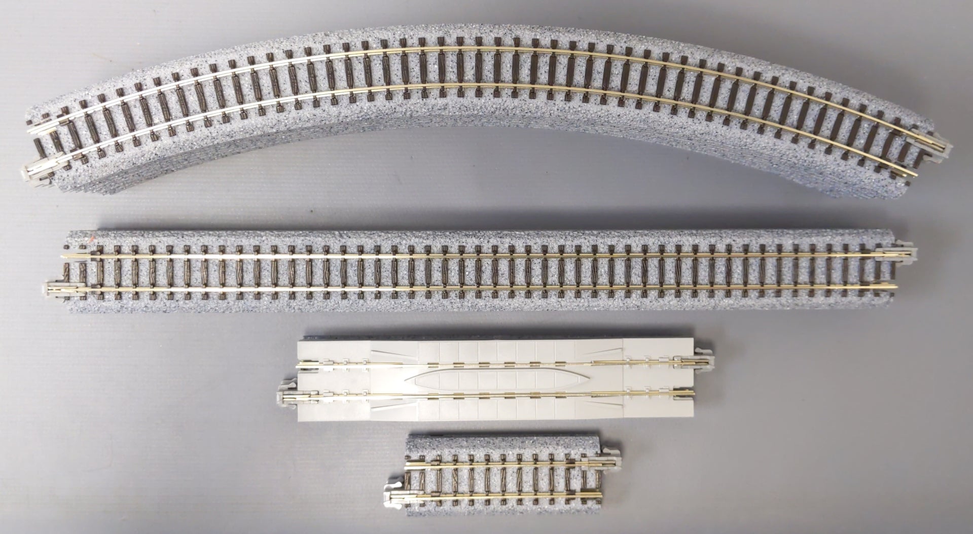 Kato 106-0046 N Scale C&NW 400 Diesel Passenger Starter Set (Set of 6)