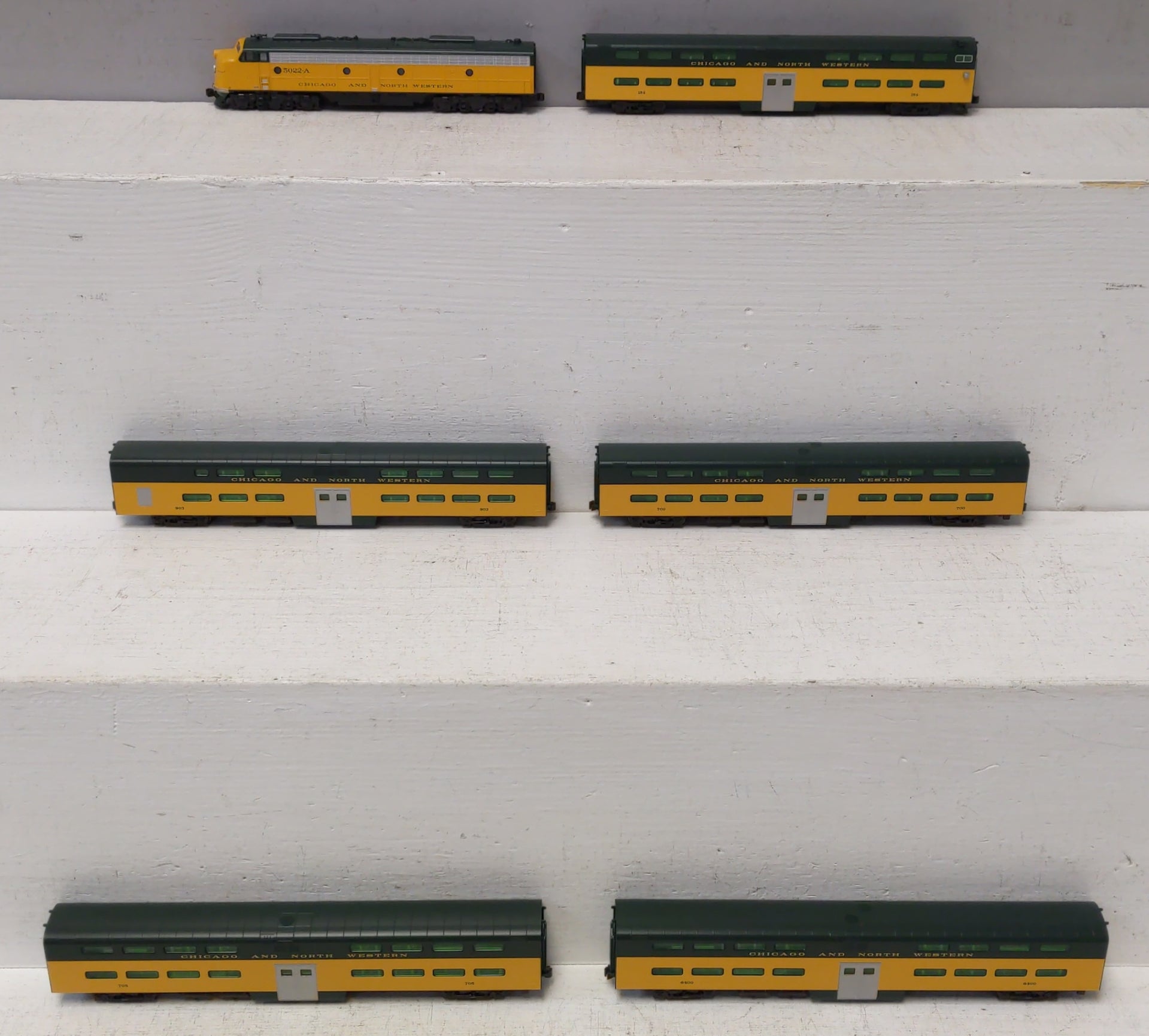 Kato 106-0046 N Scale C&NW 400 Diesel Passenger Starter Set (Set