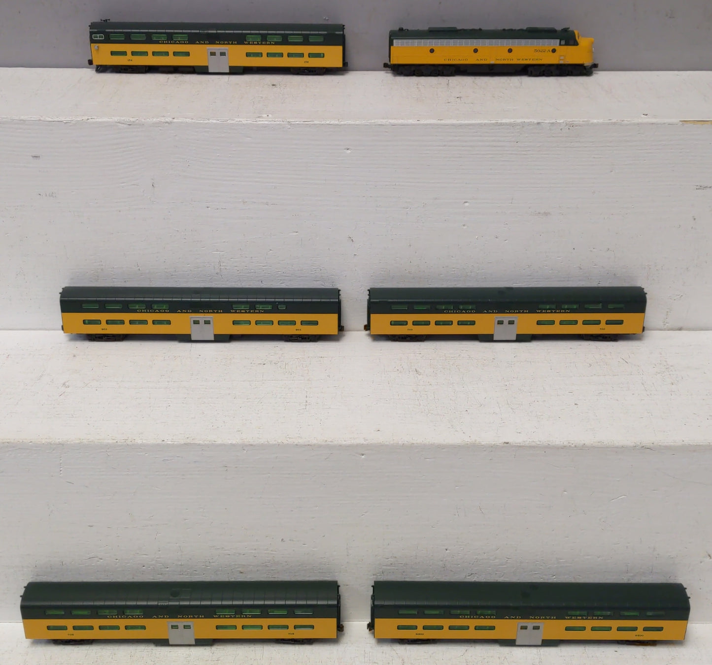 Kato 106-0046 N Scale C&NW 400 Diesel Passenger Starter Set (Set of 6)