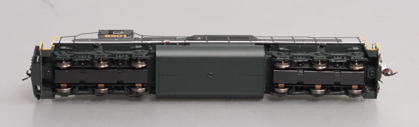 Athearn 88599 HO CSX/Boxcar Logo RTR SD40 Diesel Locomotive w/DCC & Sound #8901