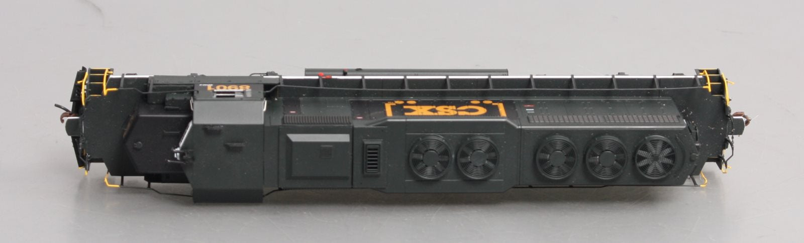Athearn 88599 HO CSX/Boxcar Logo RTR SD40 Diesel Locomotive w/DCC & Sound #8901