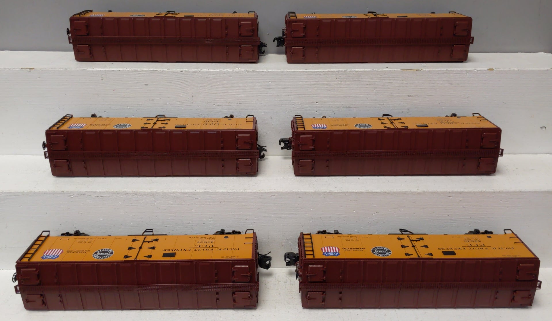 MTH 20-90647 O Pacific Fruit Express 40' Steel Sided Reefer 6-Car Set NIB