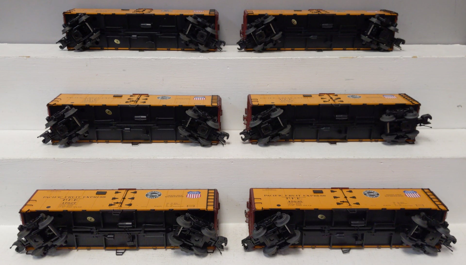 MTH 20-90647 O Pacific Fruit Express 40' Steel Sided Reefer 6-Car Set NIB