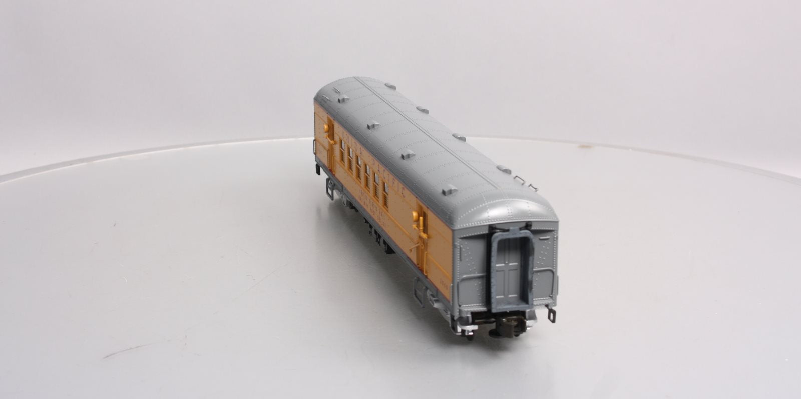 Lionel 6-85347 O Gauge Union Pacific 60' Heavyweight RPO Passenger Car #2060