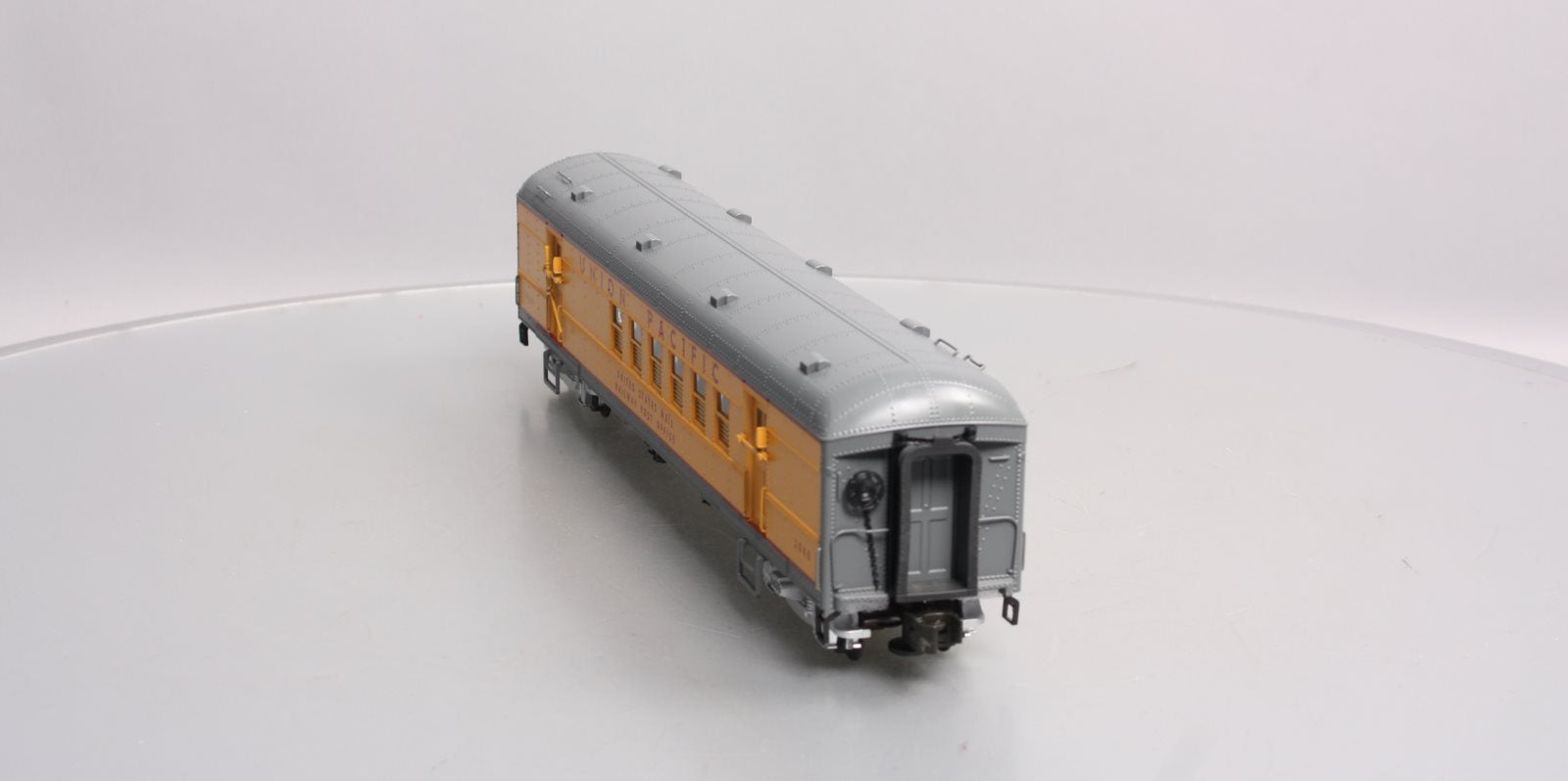 Lionel 6-85347 O Gauge Union Pacific 60' Heavyweight RPO Passenger Car #2060