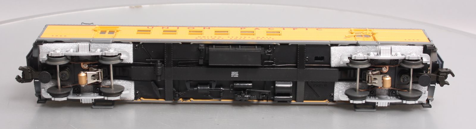 Lionel 6-85347 O Gauge Union Pacific 60' Heavyweight RPO Passenger Car #2060