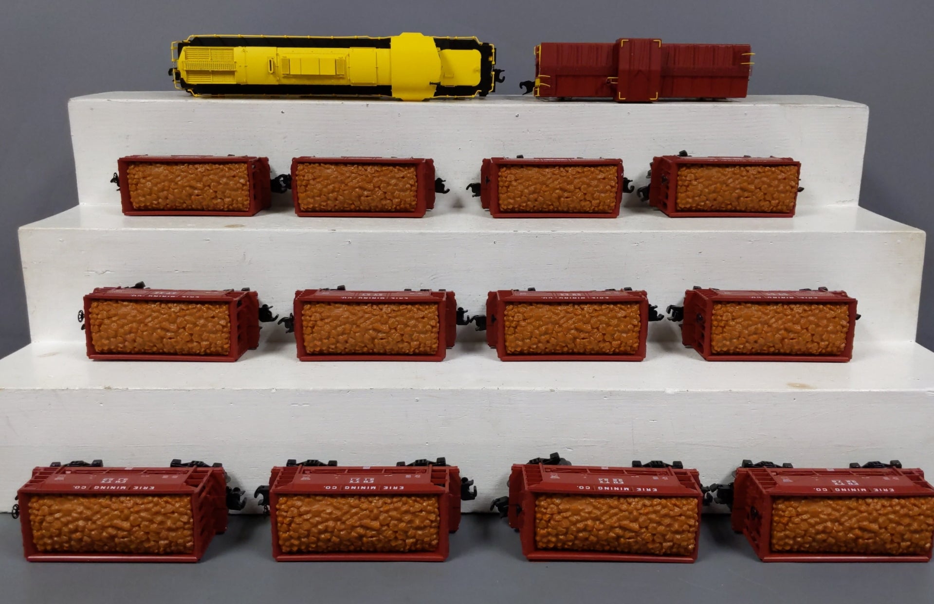 Lionel 1922090 Erie Mining Company O Gauge Diesel Train Set with Bluetooth