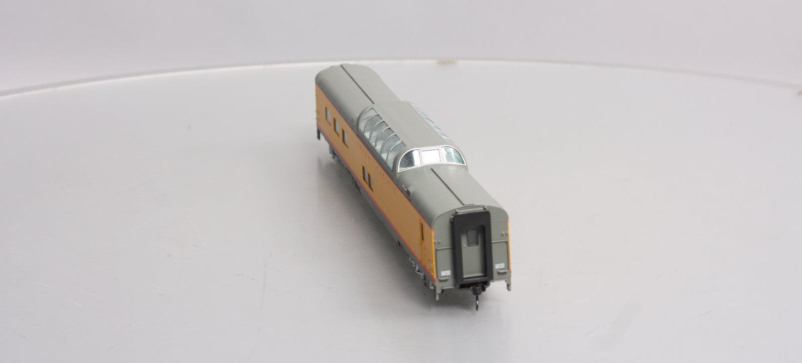 Walthers 920-9536 HO UP 85' ACF Dome-Diner Passenger Car