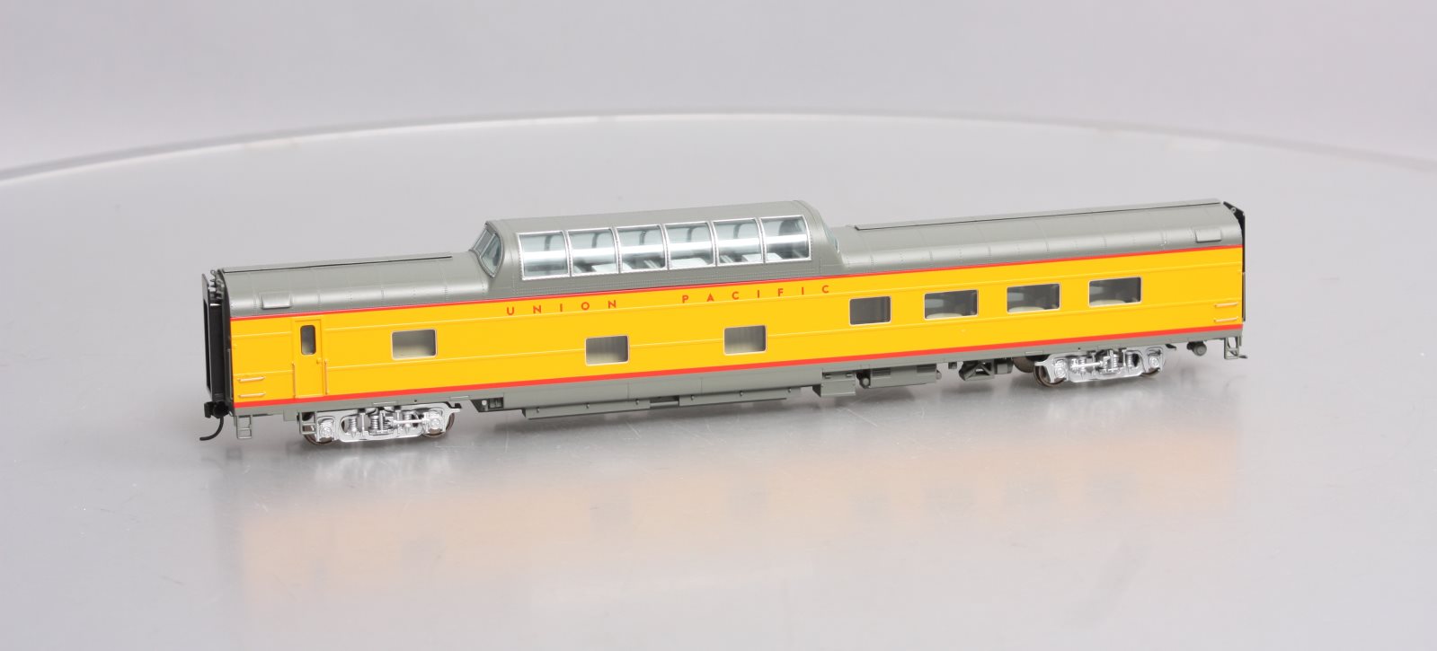 Walthers 920-9536 HO UP 85' ACF Dome-Diner Passenger Car
