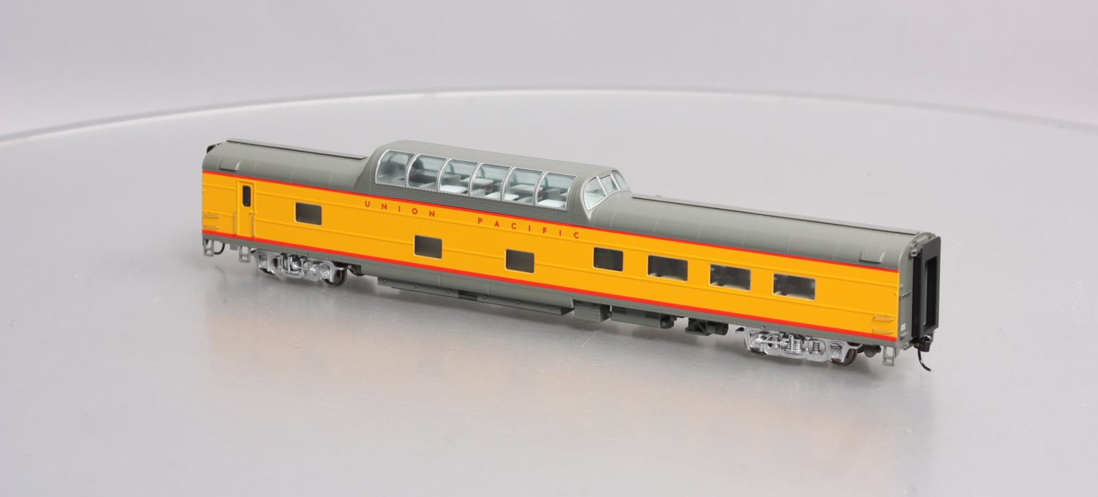 Walthers 920-9536 HO UP 85' ACF Dome-Diner Passenger Car