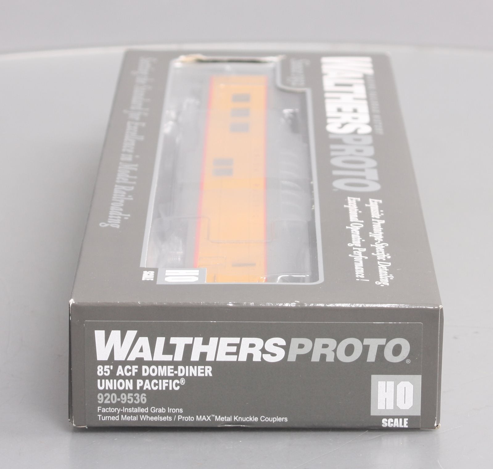 Walthers 920-9536 HO UP 85' ACF Dome-Diner Passenger Car