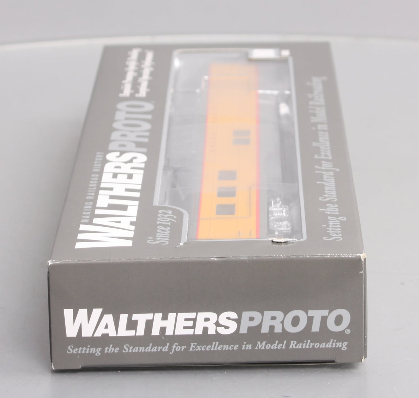 Walthers 920-9536 HO UP 85' ACF Dome-Diner Passenger Car