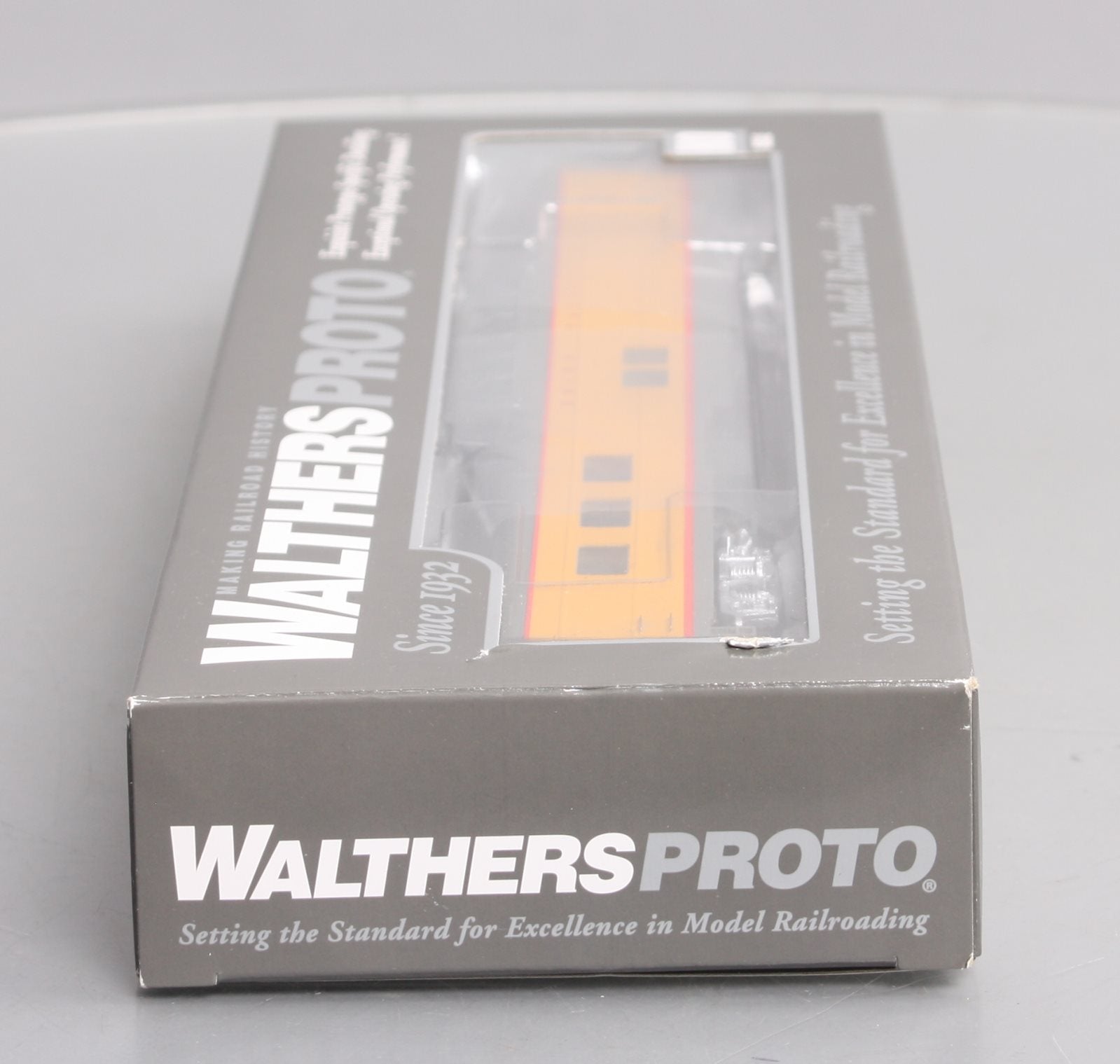 Walthers 920-9536 HO UP 85' ACF Dome-Diner Passenger Car