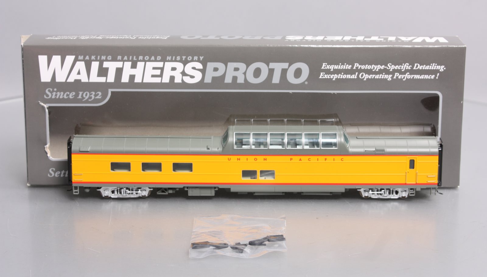 Walthers 920-9536 HO UP 85' ACF Dome-Diner Passenger Car