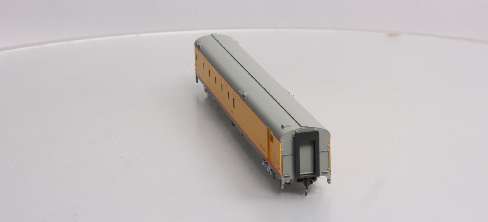 Walthers 920-9541 HO Scale UP ACF Bag-Dorm Passenger Cars #6000