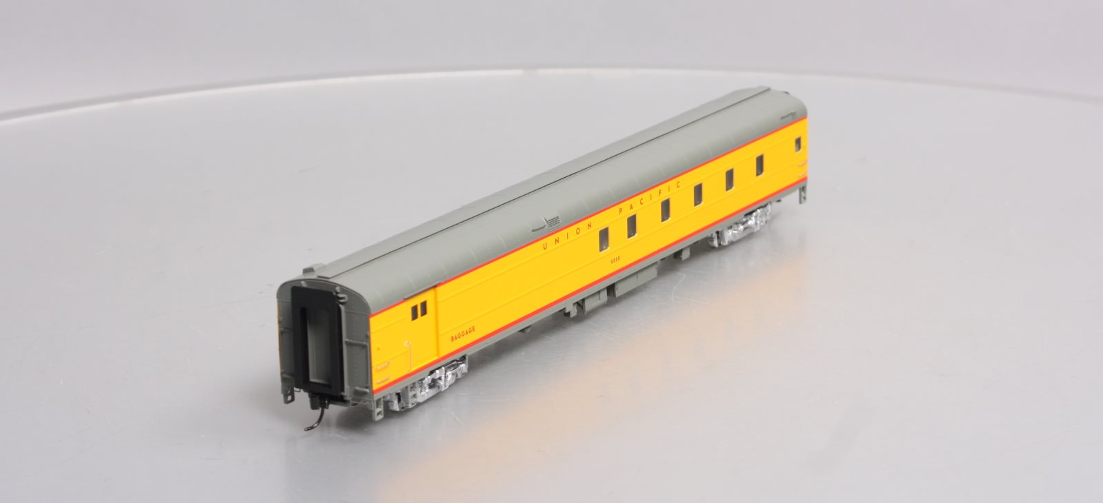Walthers 920-9541 HO Scale UP ACF Bag-Dorm Passenger Cars #6000