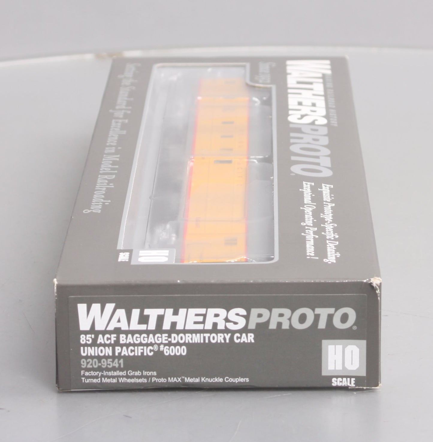 Walthers 920-9541 HO Scale UP ACF Bag-Dorm Passenger Cars #6000