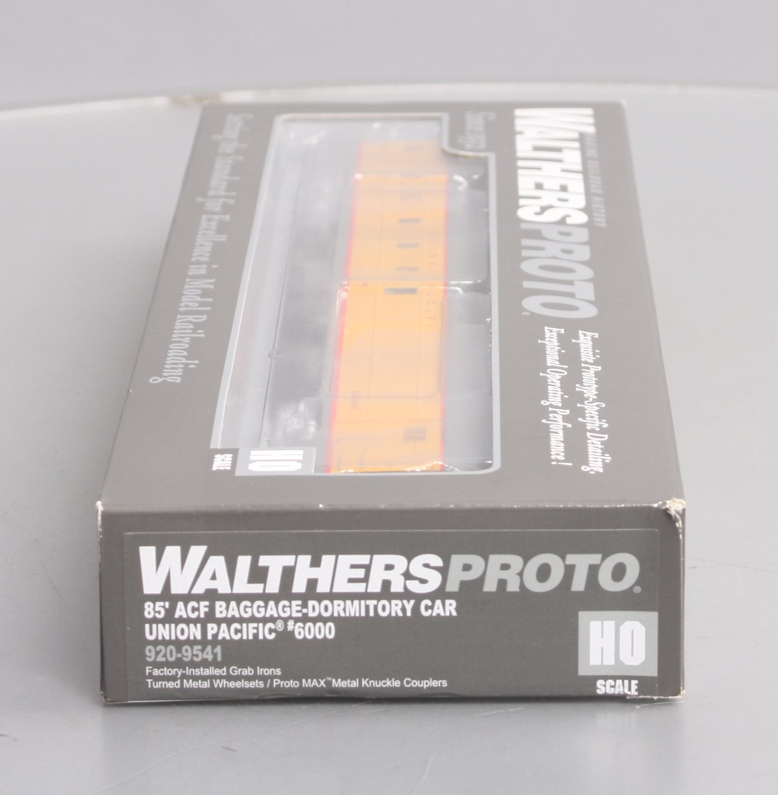 Walthers 920-9541 HO Scale UP ACF Bag-Dorm Passenger Cars #6000