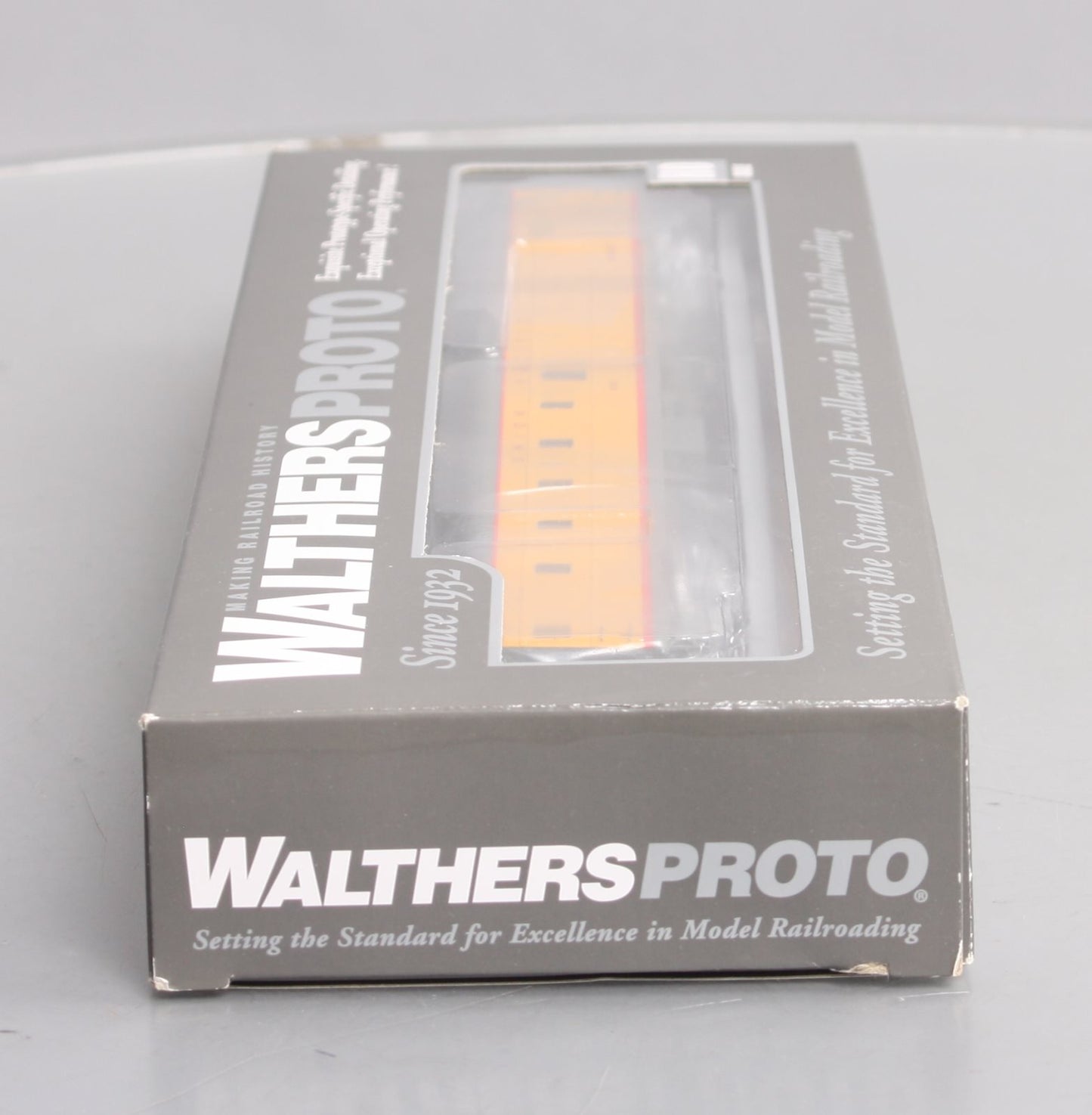 Walthers 920-9541 HO Scale UP ACF Bag-Dorm Passenger Cars #6000