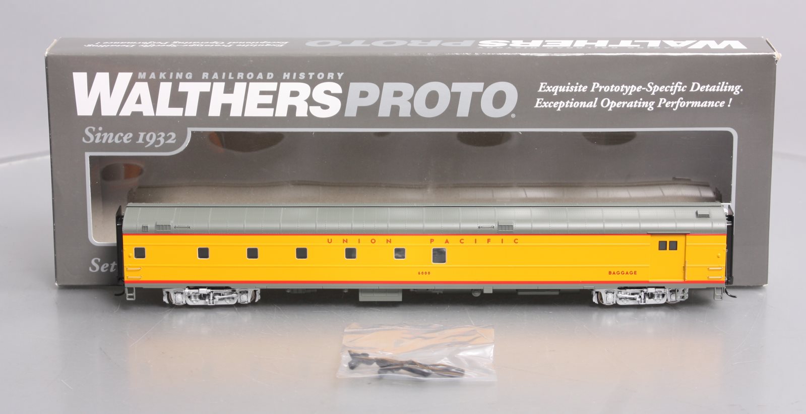 Walthers 920-9541 HO Scale UP ACF Bag-Dorm Passenger Cars #6000