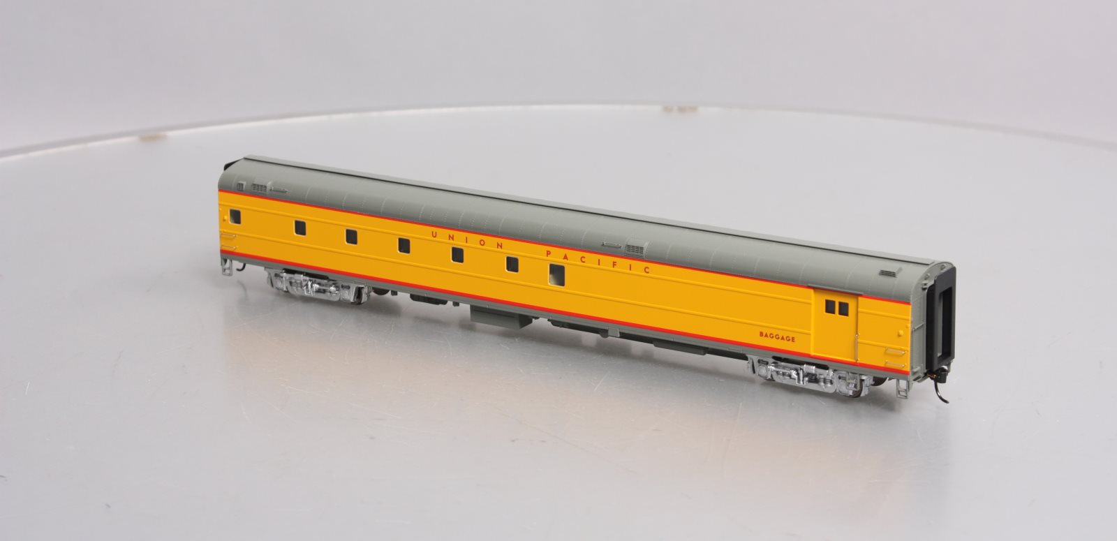 Walthers 920-9531 HO Scale Union Pacific 85' ACF Baggage-Dormitory Car