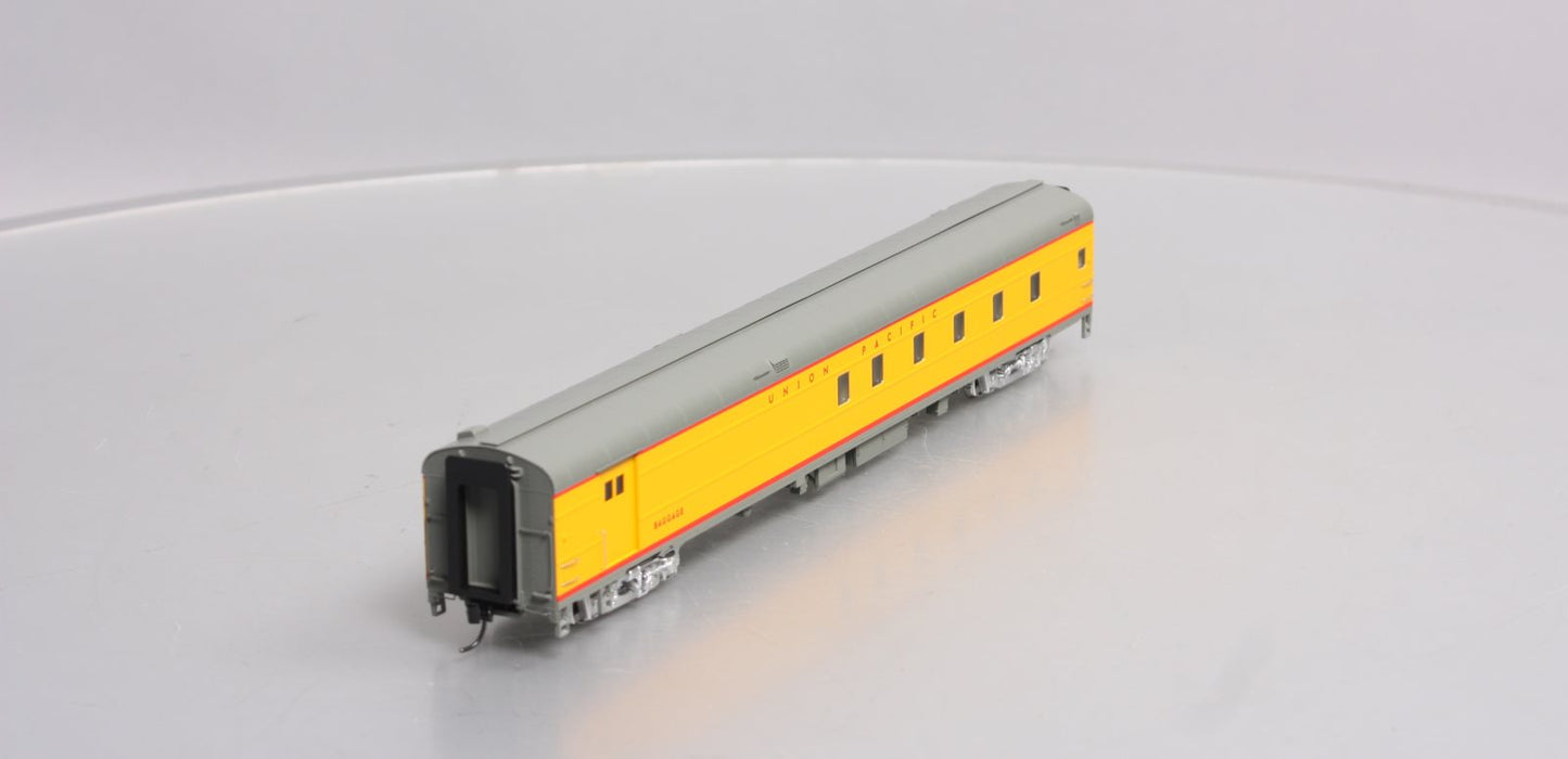 Walthers 920-9531 HO Scale Union Pacific 85' ACF Baggage-Dormitory Car