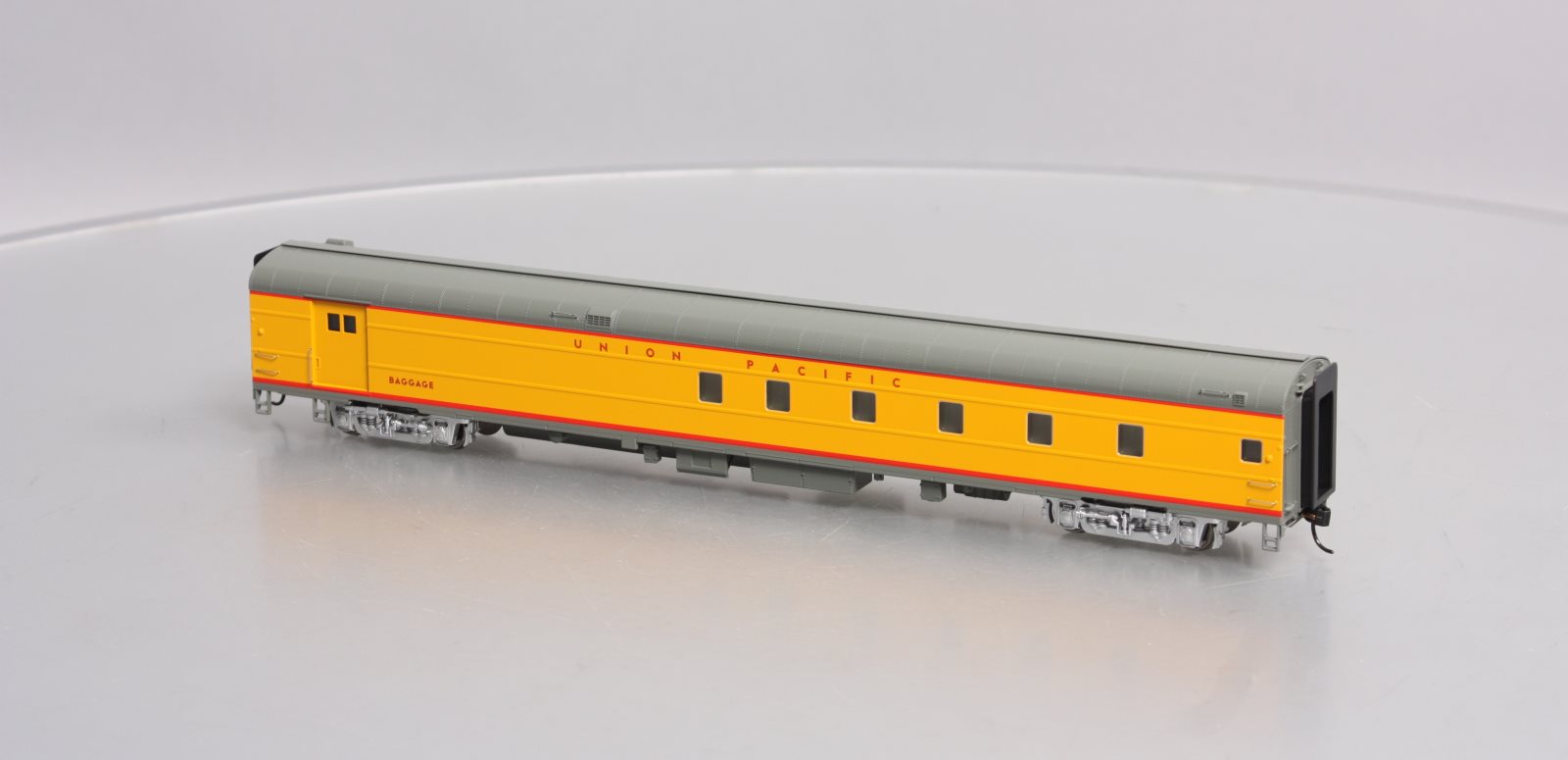 Walthers 920-9531 HO Scale Union Pacific 85' ACF Baggage-Dormitory