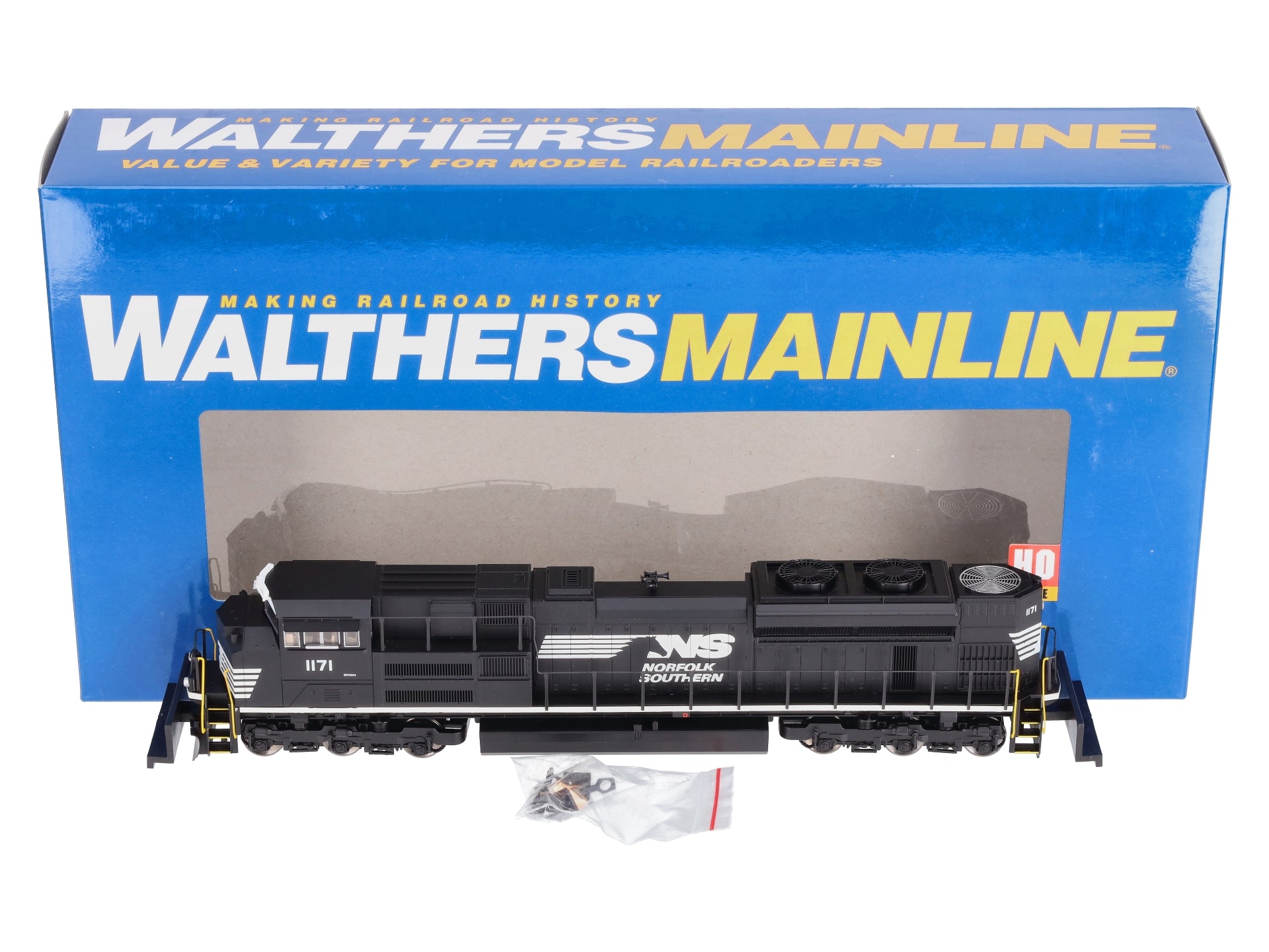 Walthers 910-9810 HO Scale NS EMD SD70ACe Diesel Locomotive #1171