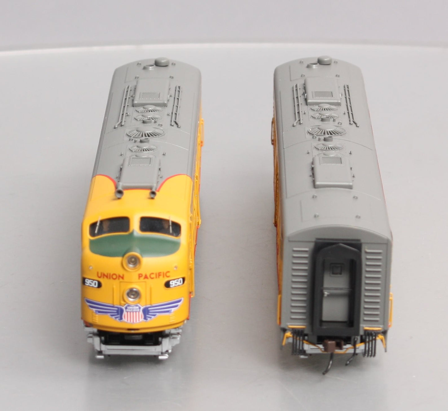 Broadway Limited 2351 HO Union Pacific EMD E8 Powered A & Dummy B #950 w/DCC