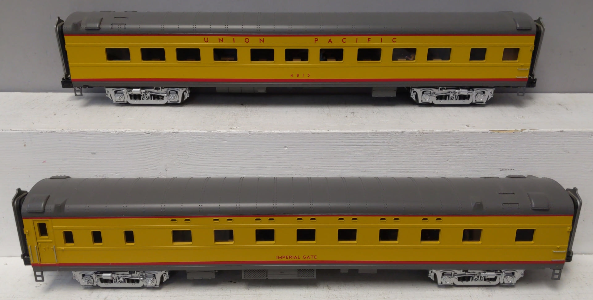 MTH 20-66246 O Union Pacific 70' ABS Slpr/Diner Passenger Car Set (Set of 2)