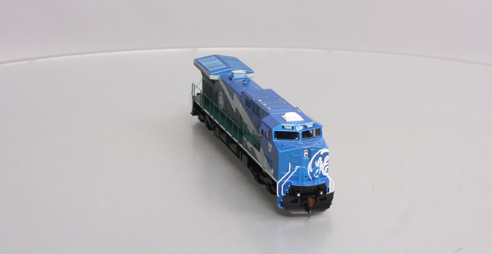 Athearn 78979 HO Scale Union Pacific Diesel Locomotive # 7605