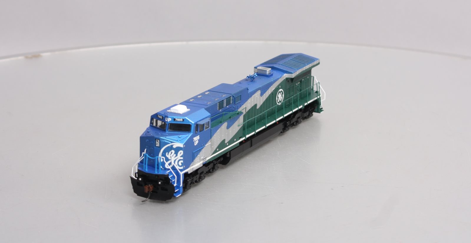 Athearn 78979 HO Scale Union Pacific Diesel Locomotive # 7605