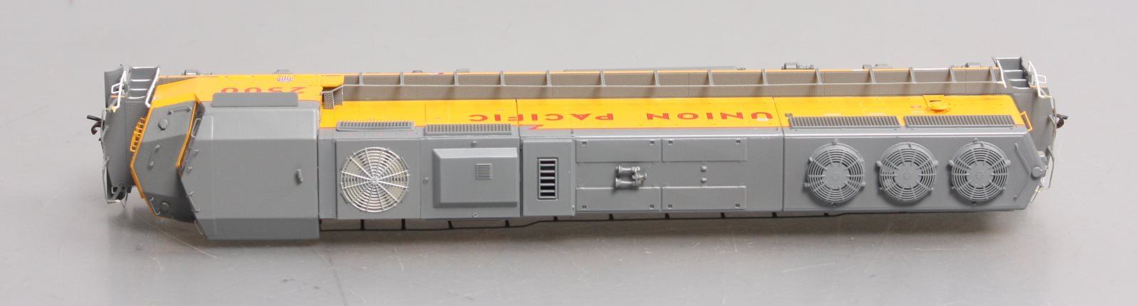 Athearn G67281 HO Union Pacific SD60M Diesel Locomotive #2500