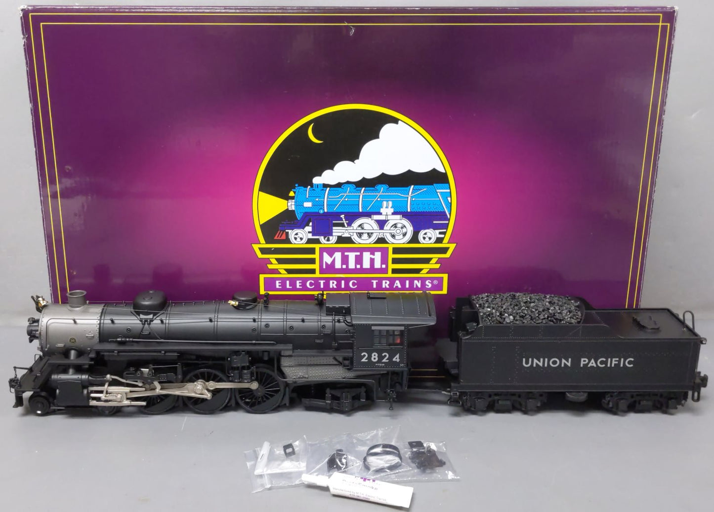 MTH 20-3746-1 O Union Pacific 4-6-2 USRA Heavy Pacific Steam Engine #2824 w/PS3