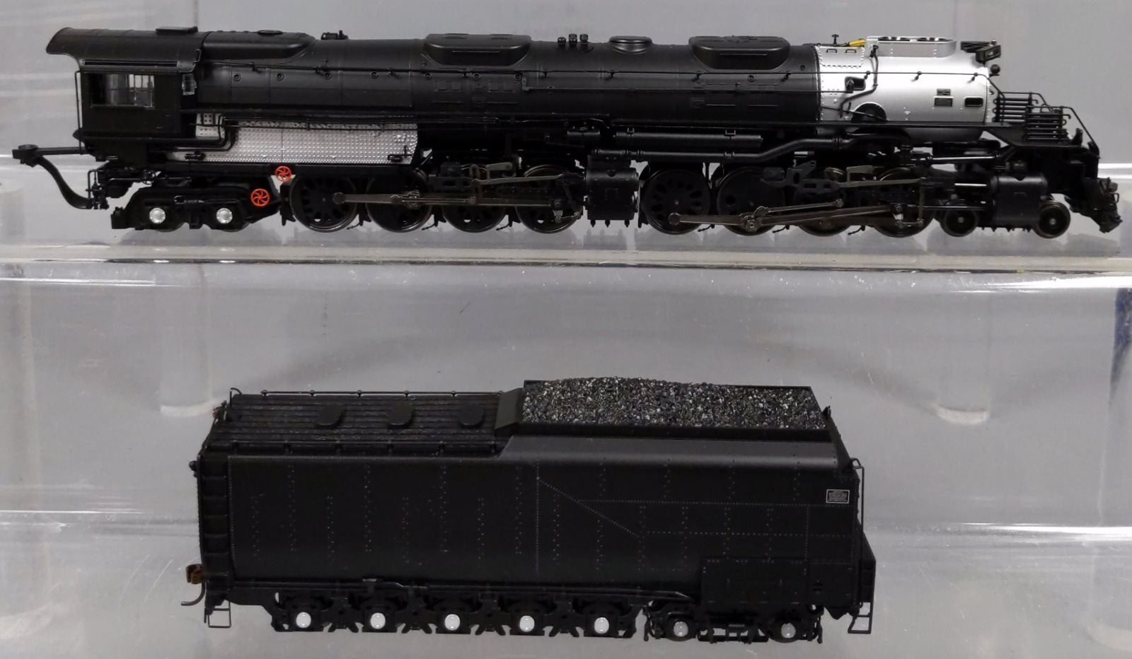 Athearn G9150 HO Unlettered 4-8-8-4 Big Boy with DCC/Sound