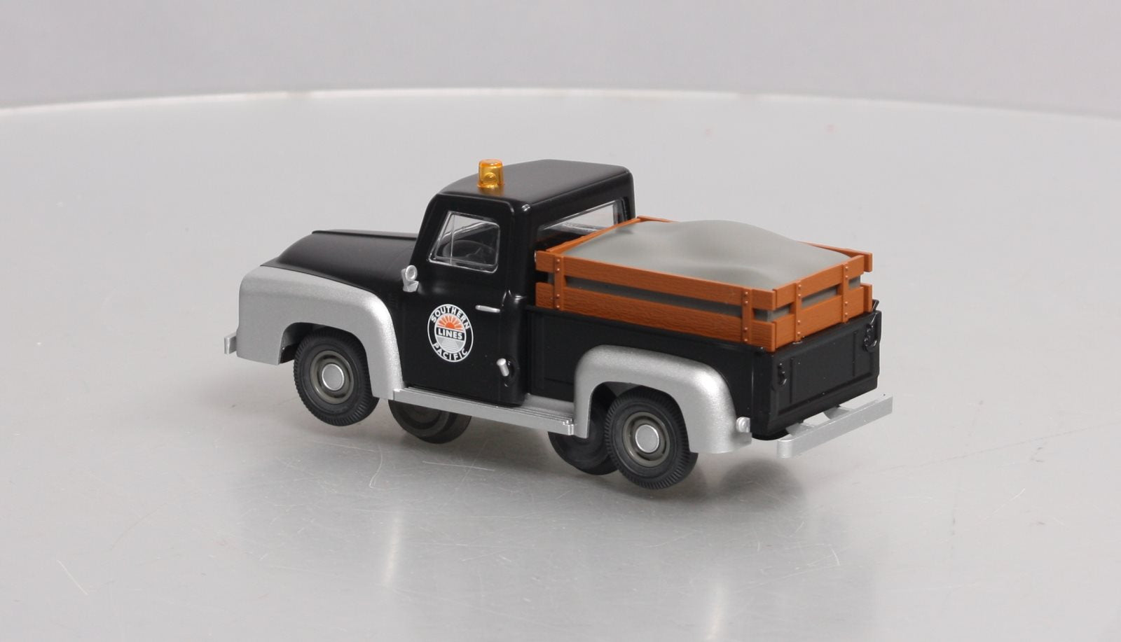 Lionel 6-39541 O Southern Pacific 1955 MOW Pickup Truck w/Railroad Wheels