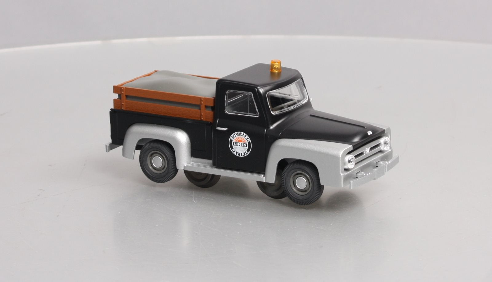 Lionel 6-39541 O Southern Pacific 1955 MOW Pickup Truck w/Railroad Wheels