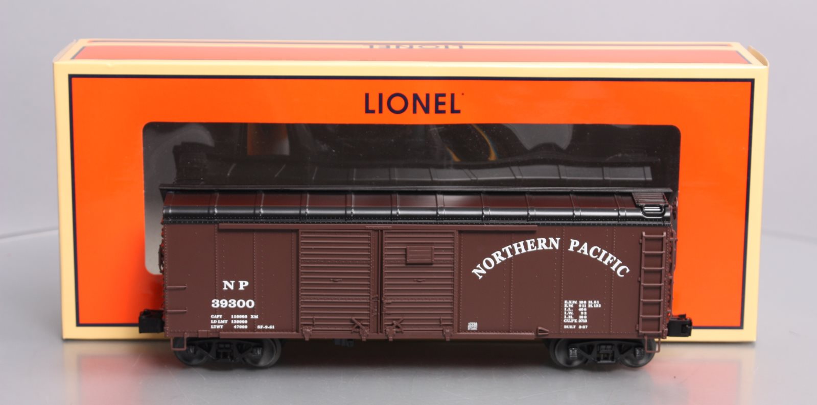 Lionel 6-17738 O Northern Pacific Round Roof DD Boxcar
