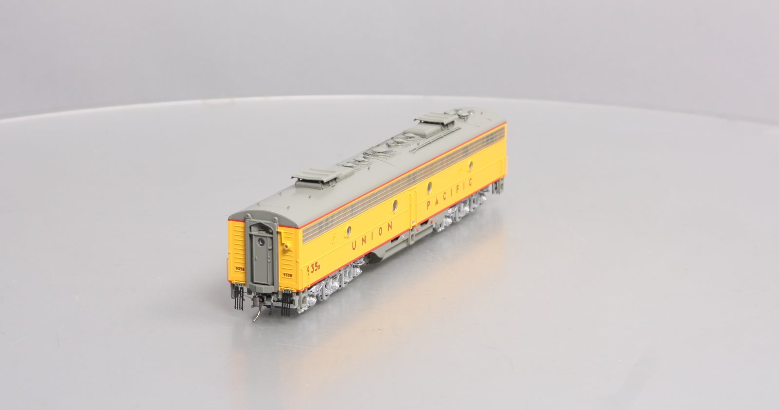 Rapido Trains 28042 HO UP EMD E8B Diesel Locomotive #935B