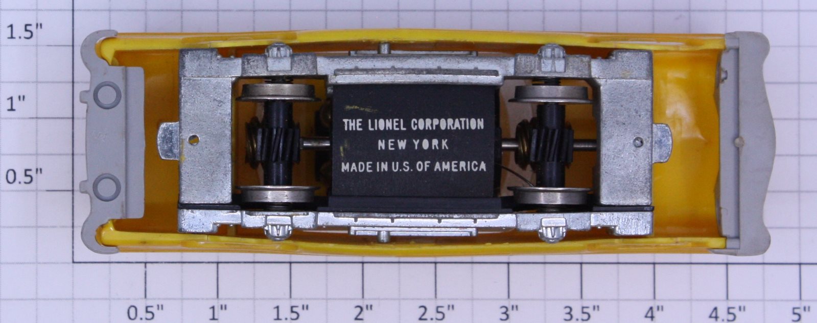 Lionel No. 0068-100 HO Gauge 1961 Yellow #7 Racing Stock Car with Gray Bumpers