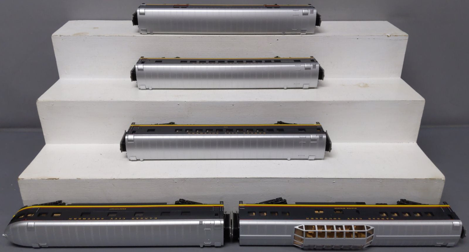 MTH 20-65222 O KCS 70' Streamlined ABS Passenger Car Set (Set of 5)