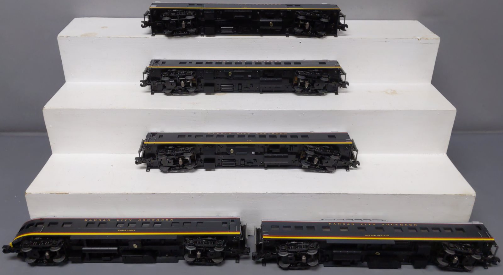 MTH 20-65222 O KCS 70' Streamlined ABS Passenger Car Set (Set of 5)