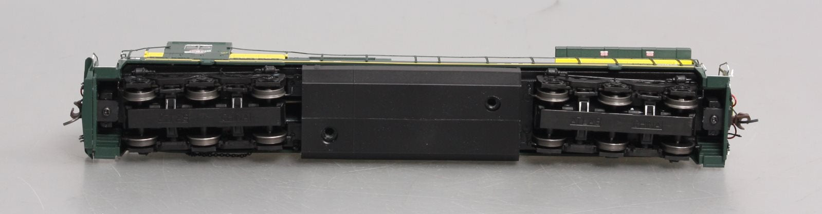 Atlas 10002261 HO Chicago & North Western DASH 8-40C Diesel Locomotive #8539