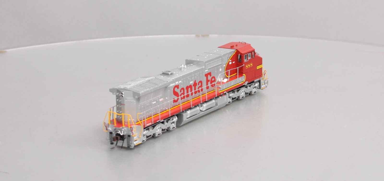 Atlas 10002280 HO Scale ATSF DASH 8-40CW Diesel Locomotive #888
