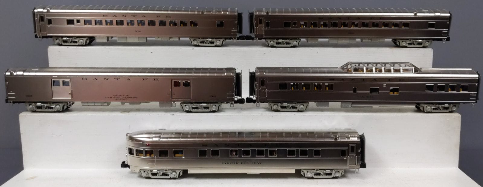 MTH 20-65152 O Santa Fe 70' Streamlined Smooth-Side Passenger Set (Set of 5)