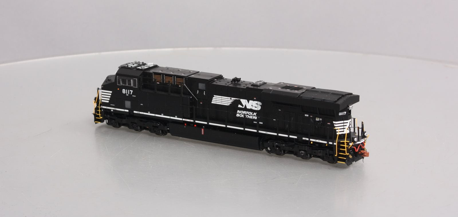 Scale Trains 33093 HO Norfolk Southern GE ES44AC Diesel #8117 LN/Box