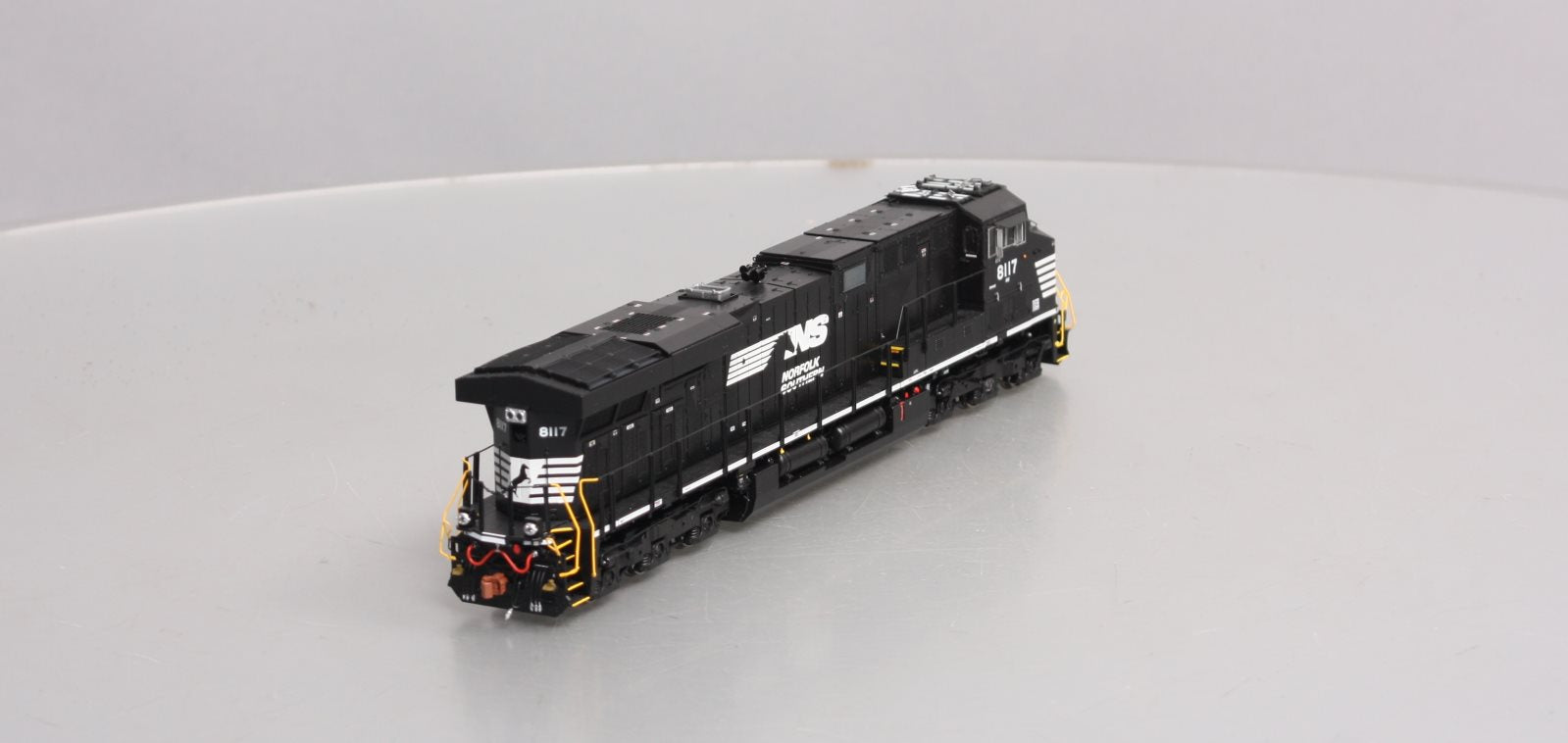Scale Trains 33093 HO Norfolk Southern GE ES44AC Diesel #8117 LN/Box