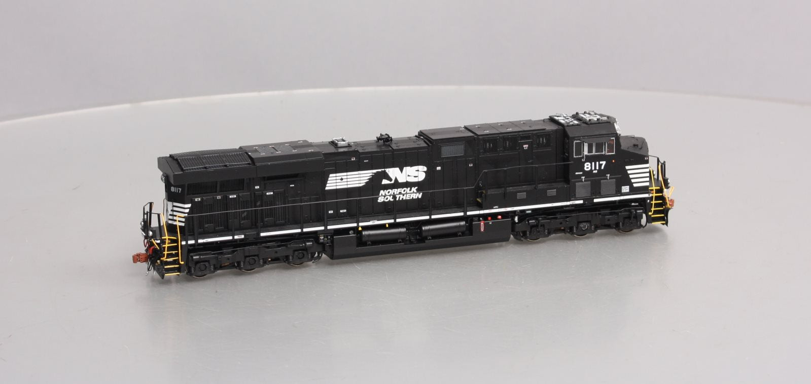 Scale Trains 33093 HO Norfolk Southern GE ES44AC Diesel #8117 LN/Box