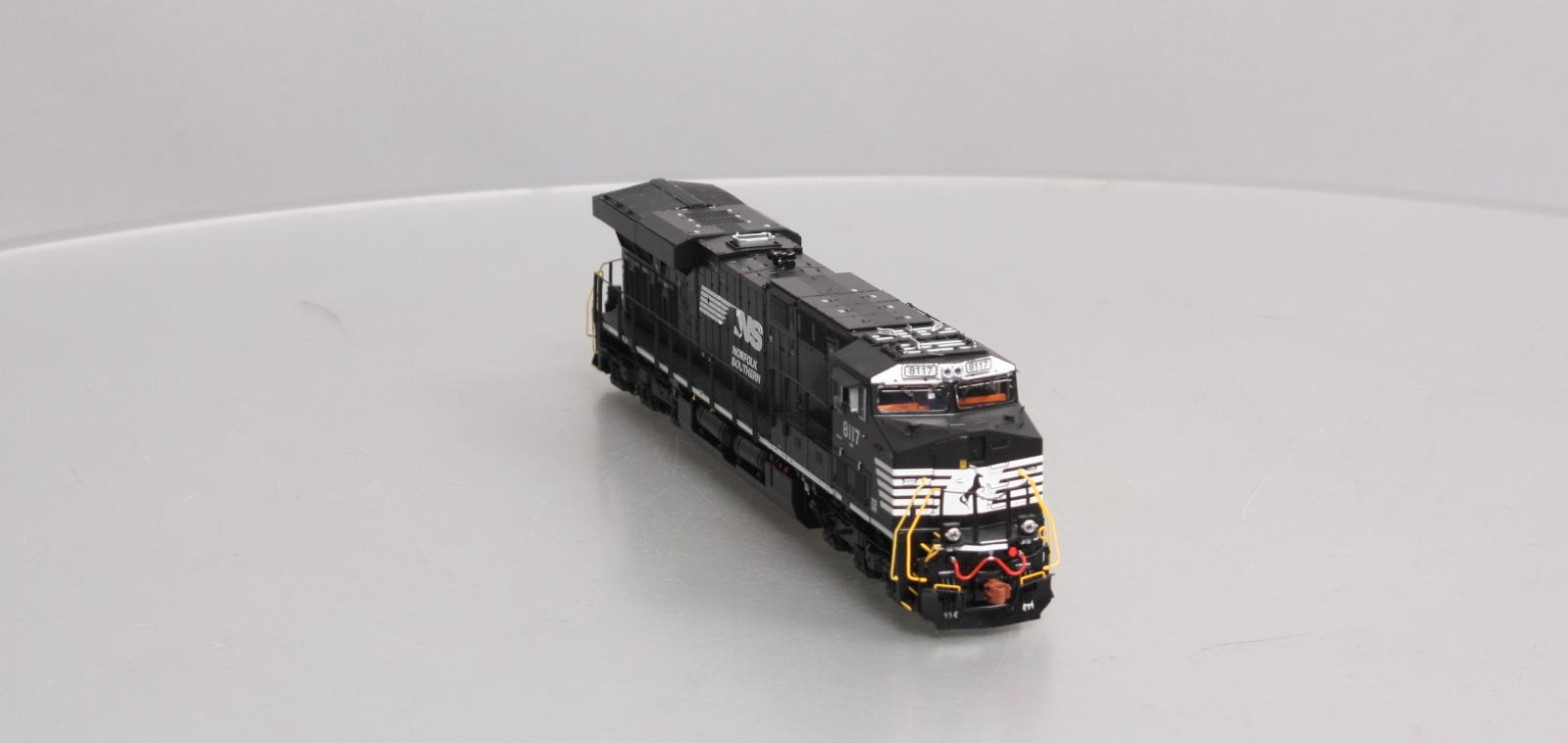 Scale Trains 33093 HO Norfolk Southern GE ES44AC Diesel #8117 LN/Box